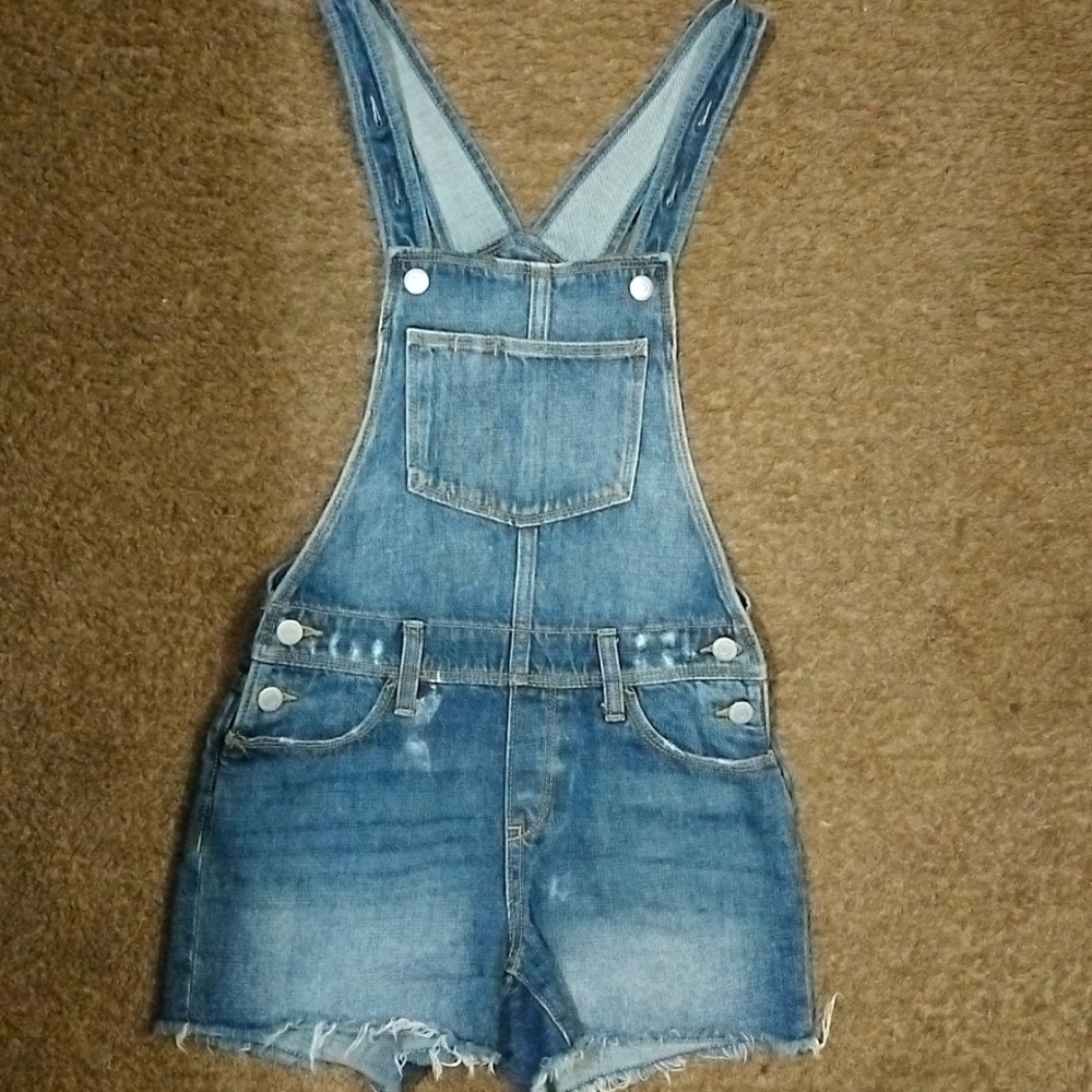 Girls Denim overall shorts.